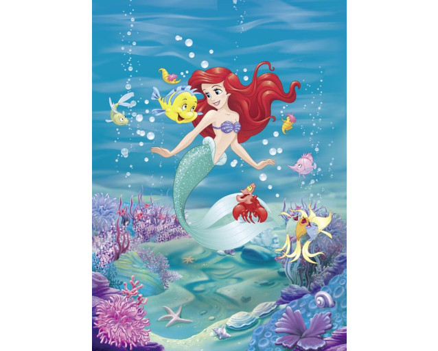 Disney Die kleine Meerjungfrau Fototapete mit Ariel, die die Tiefen des Ozeans erforscht, perfekt für ein Kinderzimmer.