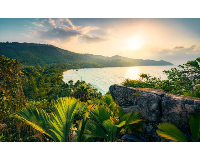 Golden Air view Anse Lazio Fototapete, mit einer schönen Aussicht auf die Insel.