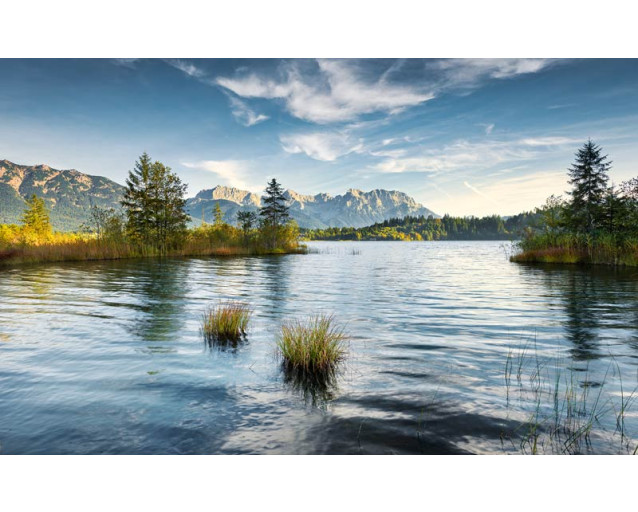 Fototapete Seelandschaft in den Alpen, ideal für Naturliebhaber.