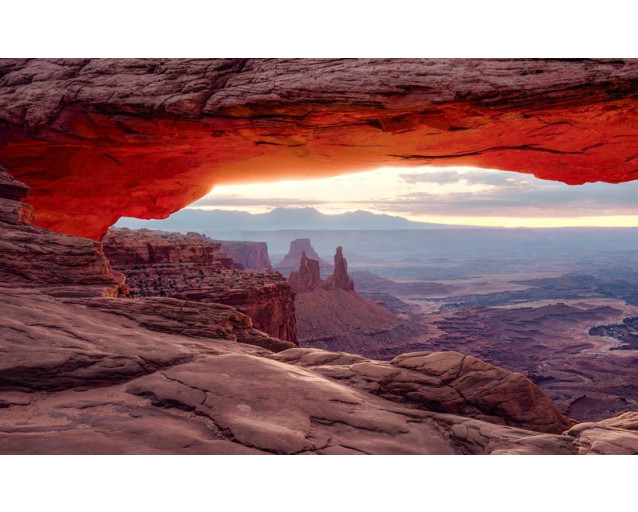 Mesa Arch Canyonlands National Park Utah Fototapete, mit einer ikonischen Felsformation.