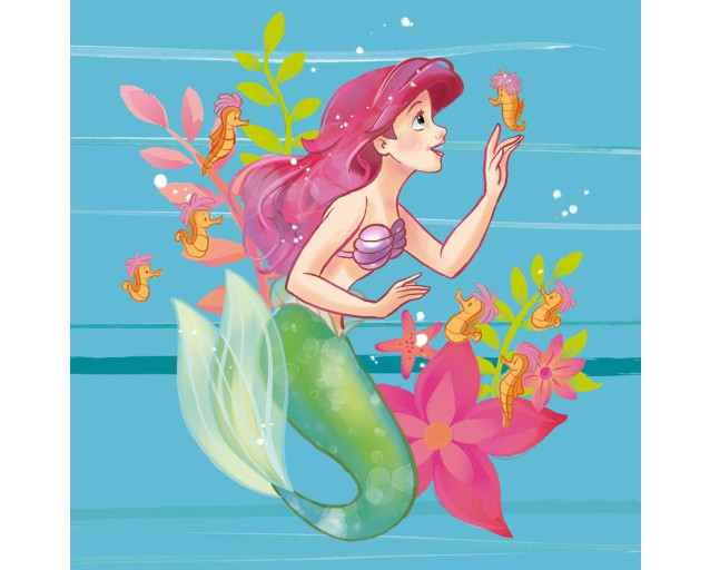 Prinzessin Ariel Fototapete mit Ariel aus Die kleine Meerjungfrau, umgeben von glitzernden Meereselementen und bunten Fischen.