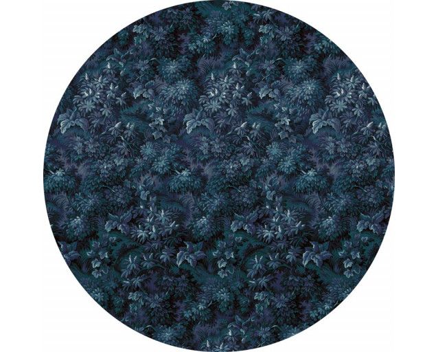 Blautöne in einem naturreichen Pflanzenthema auf einem Wandkreis.