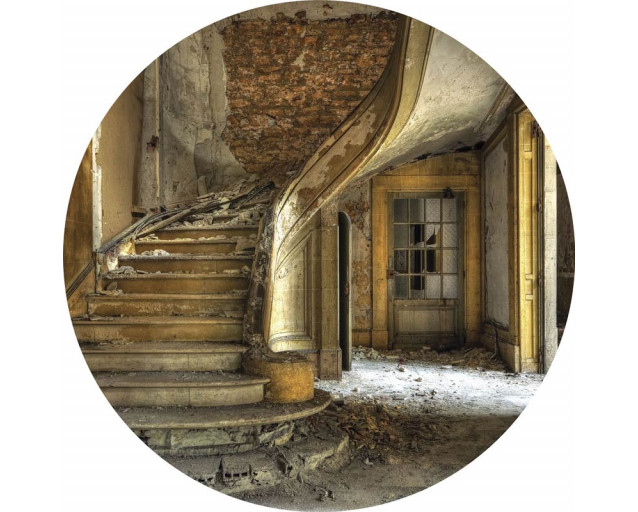 Altes Gebäude im Industriestil auf einem Tapetenkreis.