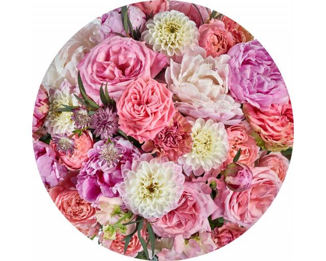 Romantische Rosen in sanften Tönen auf einem eleganten Wandkreis.