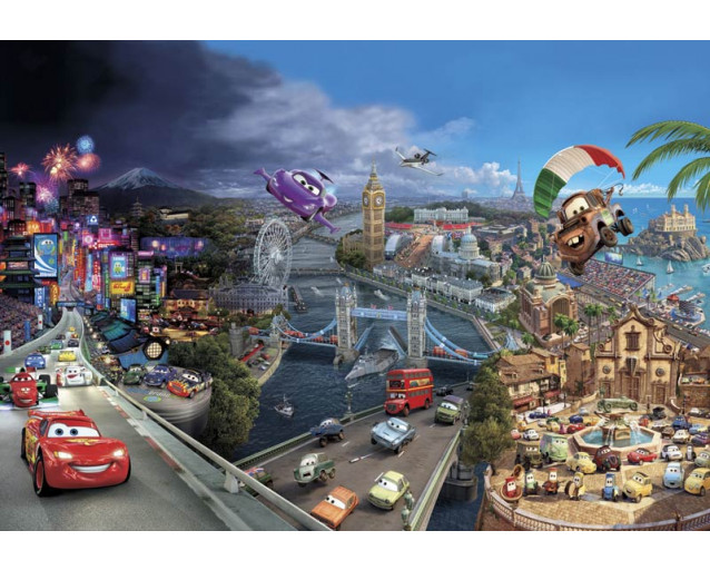 Disney Cars Fototapete mit Autos in einer Welt voller Abenteuer, ideal für das Kinderzimmer.