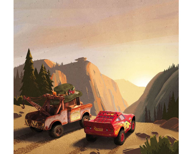 Cars Sunset Hook Fototapete zeigt Lightning McQueen und Hook, die gemeinsam einen Sonnenuntergang auf einer Rennstrecke genießen, mit warmen Farben.