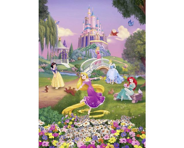 Disney Princesses Fototapete mit allen Lieblingsprinzessinnen zusammen, perfekt für ein Mädchenzimmer.