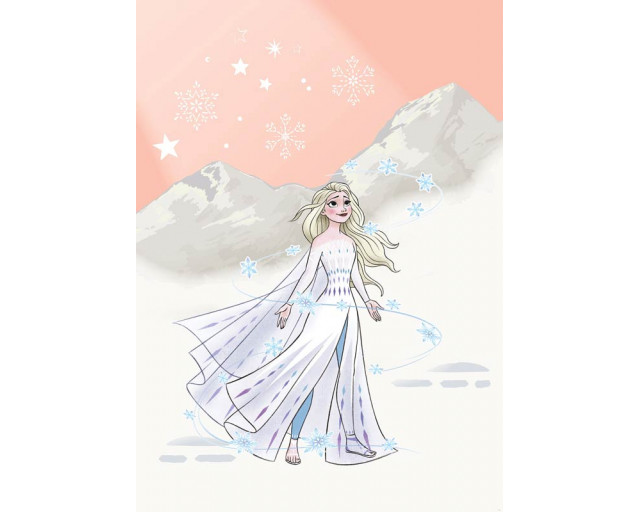 Frozen Winter Magic Fototapete mit Elsa, die ihre magischen Kräfte in einer atemberaubenden Schneelandschaft voller Eiszapfen und schneebedeckter Berge einsetzt.