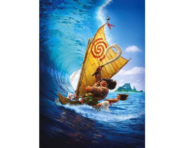 Fototapete Moana mit Vaiana, die auf einem traditionellen polynesischen Boot den Wellen trotzt, mit einem klaren blauen Ozean und tropischen Inseln.