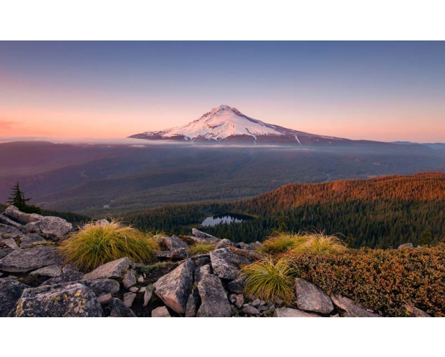 Mount Hood Oregon Berg Vulkan Fototapete, mit einem majestätischen Blick auf den Vulkan.