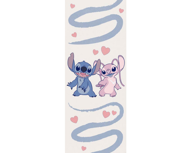 Het fotobehang toont Stitch & Angel samen in een dromerige setting met zachte pastelkleuren.