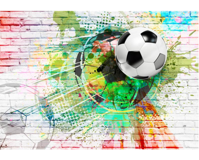 Fußballkunst im Graffiti-Stil auf einer traditionellen Ziegelwand, perfekt für Sportfans mit urbanem Geschmack.