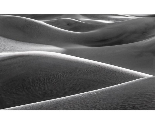 Wüstenlandschaft im Death Valley mit einer beeindruckenden Sandlandschaft.