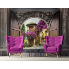 Eine 3D-Fototapete mit Blick auf eine antike Stadt durch Schlosstüren für das Wohnzimmer.