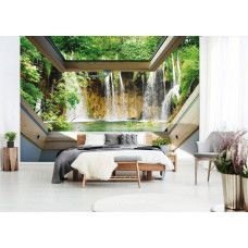 Eine Fototapete mit Blick auf große Wasserfälle durch ein Dachfenster.