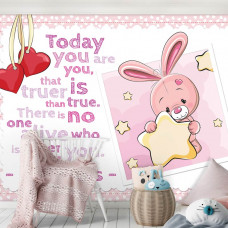 Eine Fototapete mit Hase und Spruch für das Spielzimmer.