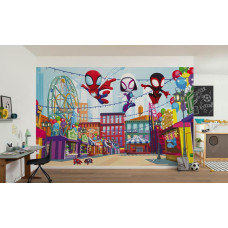 Tapete mit Spidey, Ghost-Spider und Miles Morales an der Wand eines Kinderzimmers.