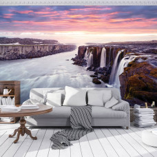 Fototapete mit Wasserfall bei Sonnenuntergang mit Ansicht für Wohnzimmer.