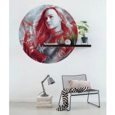 Ein Tapetenkreis mit einem Bild von Captain Marvel aus Avengers, Marvel-Thema, sichtbar in einem Kinderzimmer.