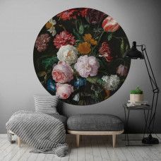 Ein Tapetenkreis mit einem Blumenstillleben aus dem Rijksmuseum, geeignet für ein stimmungsvolles Wohnzimmer.