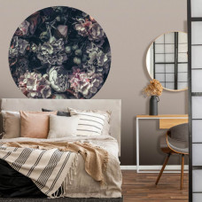 Ein Tapetenkreis mit Vintage-Blumen in sanften Tönen, perfekt für ein ruhiges Schlafzimmer.