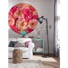 Ein Tapetenkreis mit einem Meer von Blumen, hauptsächlich Rosen, entworfen für ein Schlafzimmer.