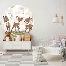 Ein Kindertapetenkreis mit Hirschen im Wald, geeignet für ein Mädchenzimmer.