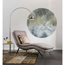 Ein Wandkreis mit Dschungel-Naturmotiv, passend für ein Wohnzimmer.