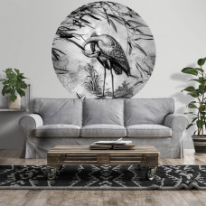 Ein stilvoller Wandkreis mit einem Kranich in schwarz-weiß, ideal für ein Wohnzimmer.