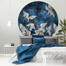 Ein Wandkreis mit Kranichen und abstrakten Kunstdetails, geeignet für ein Schlafzimmer.