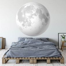 Ein Tapetenkreis mit einem detaillierten Mondmotiv, perfekt für ein stimmungsvolles Schlafzimmer.