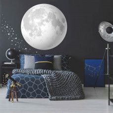 Ein Tapetenkreis mit einem detaillierten Mondmotiv, ideal für ein ruhiges Schlafzimmer.