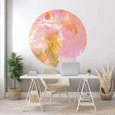 Ein Tapetenkreis mit rosa Marmor und goldenen Akzenten, geeignet für ein modernes Büro.