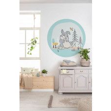 Ein Tapetenkreis mit Thumper aus Bambi, Disney-Thema, sichtbar in einem Kinderzimmer.