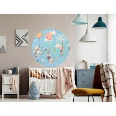 Ein dekorativer Tapetenkreis mit Mäusen in Bewegung, geeignet für ein Babyzimmer.