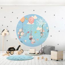 Eine Kindertapete mit fliegenden Mäusen, geeignet in einem Jungenzimmer.