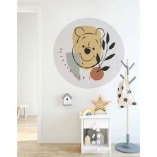Ein Tapetenkreis mit Winnie the Pooh lächelnd, Disney-Thema, sichtbar in einem Kinderzimmer.