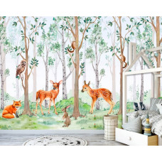 Eine Fototapete mit Waldtieren in einem verwunschenen Wald, speziell für ein Kinderzimmer.