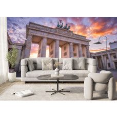 Fototapete Brandenburger Tor im warmen Abendlicht im Wohnzimmer mit imposanter Architektur und sanfter Lichtstimmung.