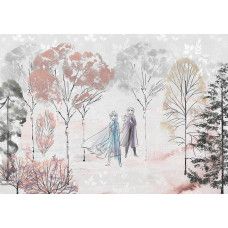 Gefrorene Naturgeist-Fototapete mit Elsa und Anna in einer natürlichen Umgebung, perfekt für ein ruhiges Zimmer.