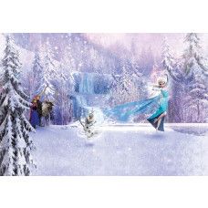 Frozen Fototapete mit einer Winterlandschaft voller Magie, perfekt für das Kinderzimmer.