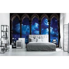 Eine Fototapete mit Mond und Sternen im 3D-Design mit Säulen, perfekt für ein Kinderzimmer.