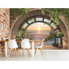 Eine Fototapete mit einer romantischen Strandlandschaft bei Sonnenuntergang, geeignet für verschiedene Innenräume.