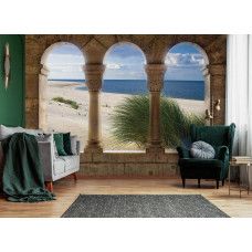 Eine Fototapete mit einem 3D-Design einer Strandlandschaft, geeignet für ein Wohnzimmer.