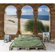 Eine Fototapete mit einer 3D-Ansicht einer Strandlandschaft mit Säulen, perfekt für ein Schlaf- und Wohnzimmer.