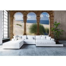 Eine Fototapete mit einer Strand- und Dünenlandschaft mit Säulen, perfekt für ein Wohnzimmer.