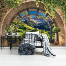 Eine Fototapete mit einer Berglandschaft in Tirol, geeignet für ein Kinderzimmer.