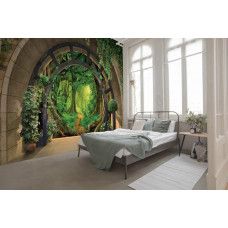 Eine Fototapete mit einer Dschungelumgebung voller Grün, geeignet für ein Kinderzimmer.