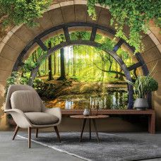 Eine Fototapete mit einer sonnigen Waldlandschaft, ideal für ein Wohnzimmer.