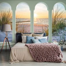 Eine Fototapete mit 3D-Blick auf die Dünen, den Strand und das Meer bei Sonnenuntergang im Vliesbehangstil für ein Schlafzimmer.